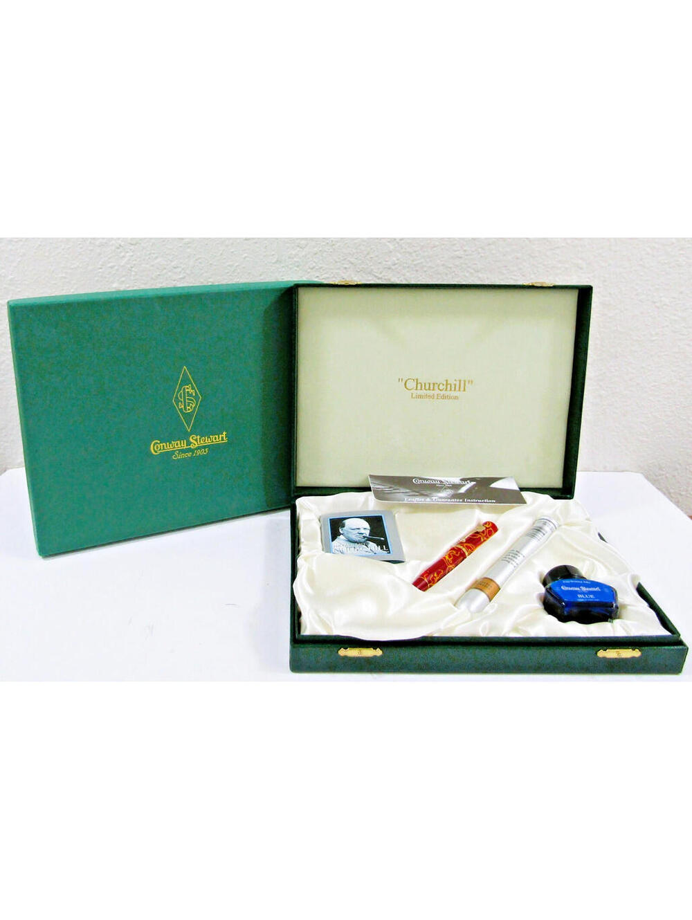 Conway Stewart Churchill Ltd. Edition Wellington Yellow Whirl Fountain Pen Set